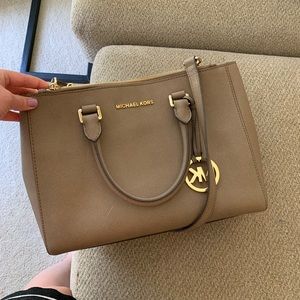 Michael kors purse